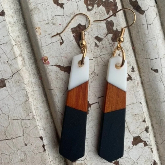 Brand new Boho wood resin dangle drop earrings black white wood - Picture 2 of 3